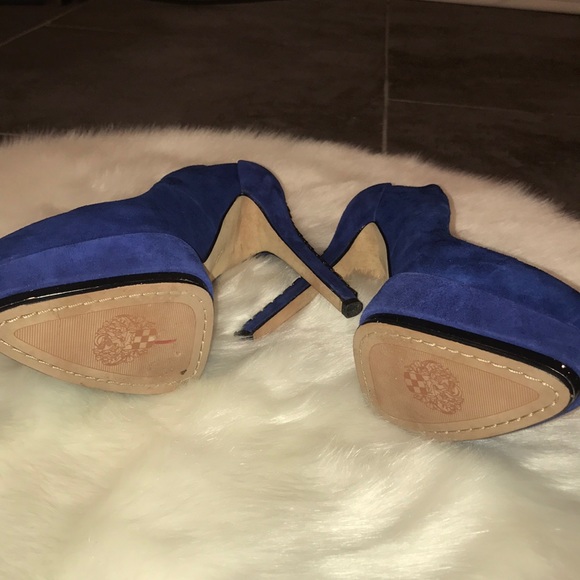 (NWOT) Blue suede studded Vince Camuto Heels - Picture 4 of 7